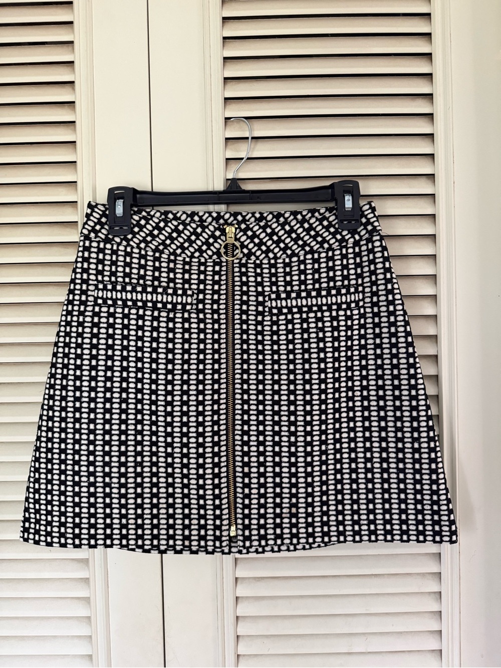 Express Black and White High Rise Front-Zip Textured Mini Skirt